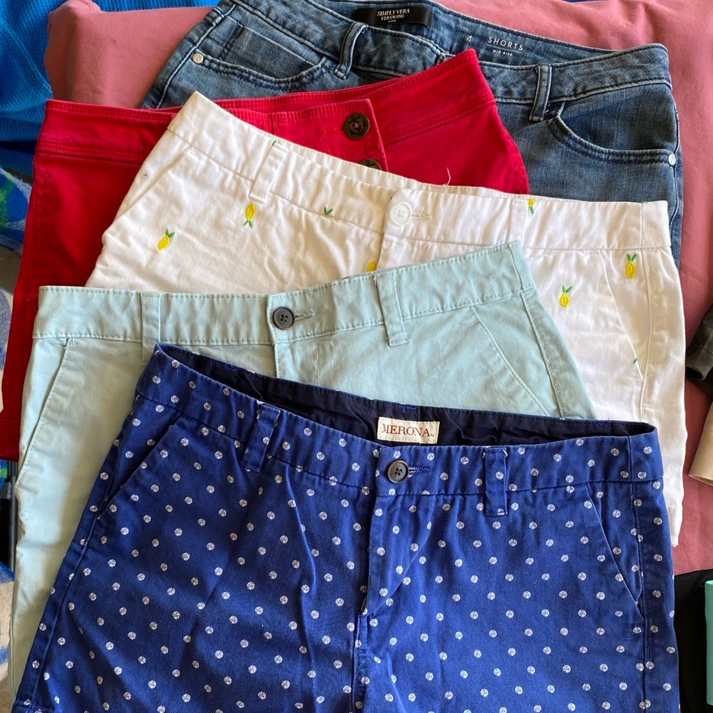 FIVE pairs of women size 4 shorts! Mix of Merona AND Simlply Vera (Wang) brand.